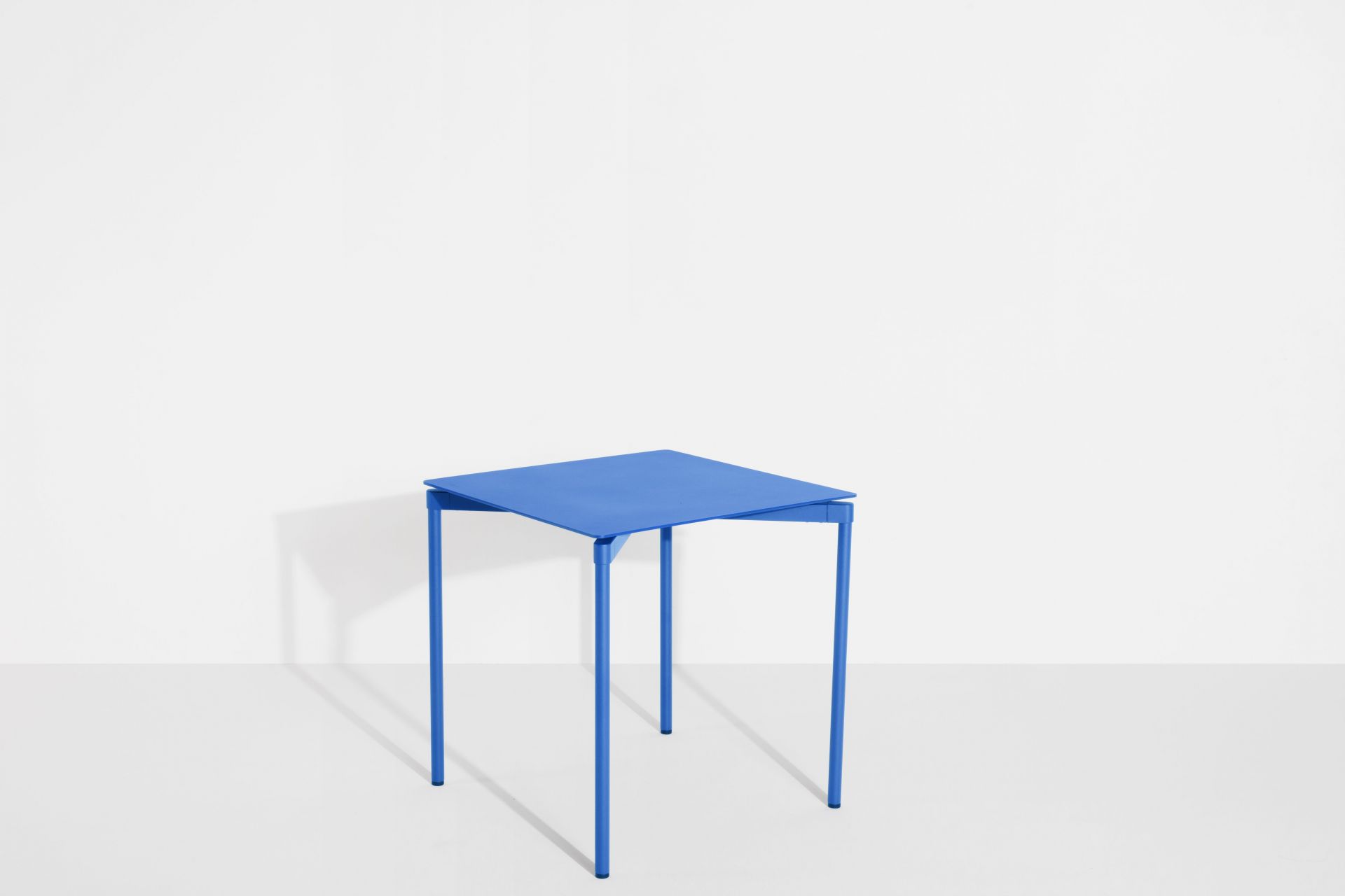 Fromme Dining Table Square Table de salle à manger carrée Petite Friture Bleu Fromme Dining Table Square Table de salle à manger carrée Petite Friture Bleu