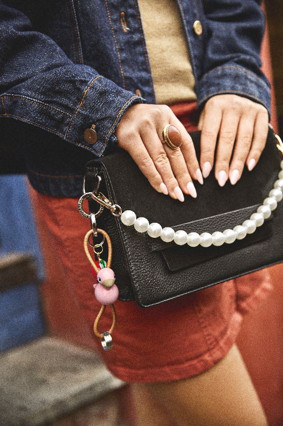 Oiseau rose Porte-clés métal argenté avec cuir naturel Kay Bojesen