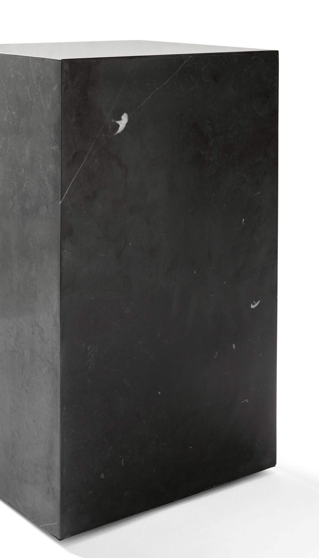 Plinth Tall Table basse Audo Marquina de marbre noir Plinth Tall Table basse Audo Marquina de marbre noir