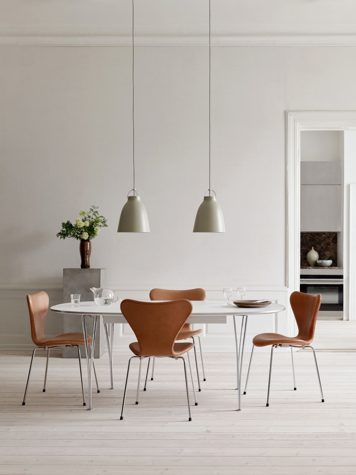 Série de tables Super Elliptique Fritz Hansen