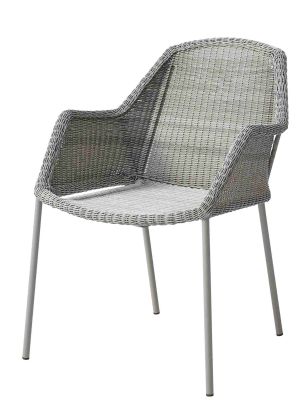 Breeze Outdoor Stuhl mit Armlehnen und Vierfußgestell in Taupe. Cane-Line Gartenmöbel für Terrasse.