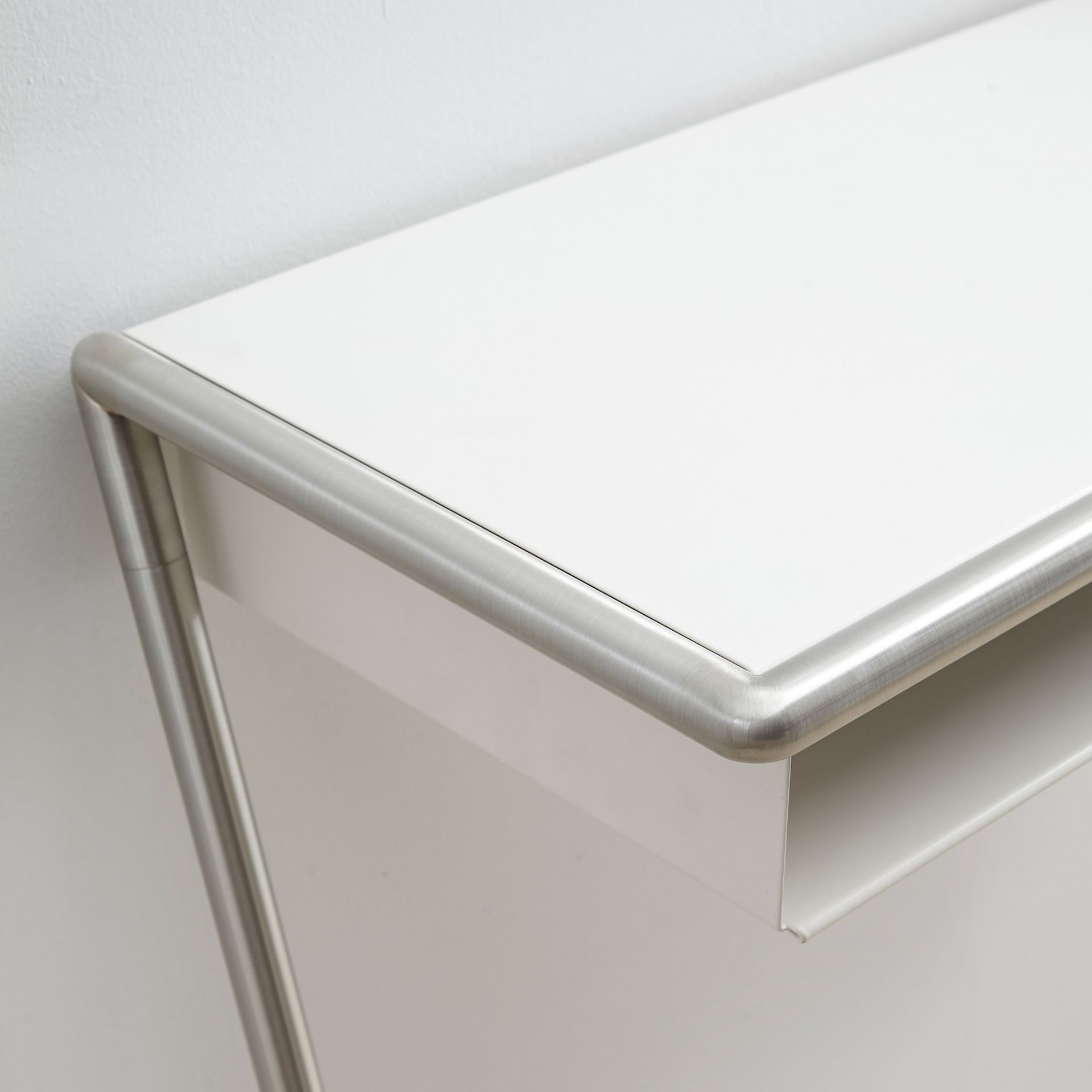 Lola Console penchée Mox cadre chromé brillant blanc
