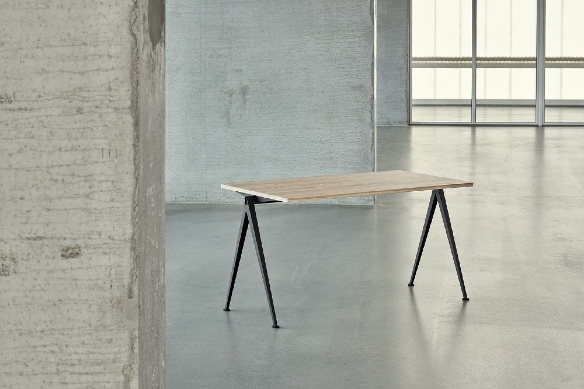 Pyramid Table 01 / Secrétaire Hay