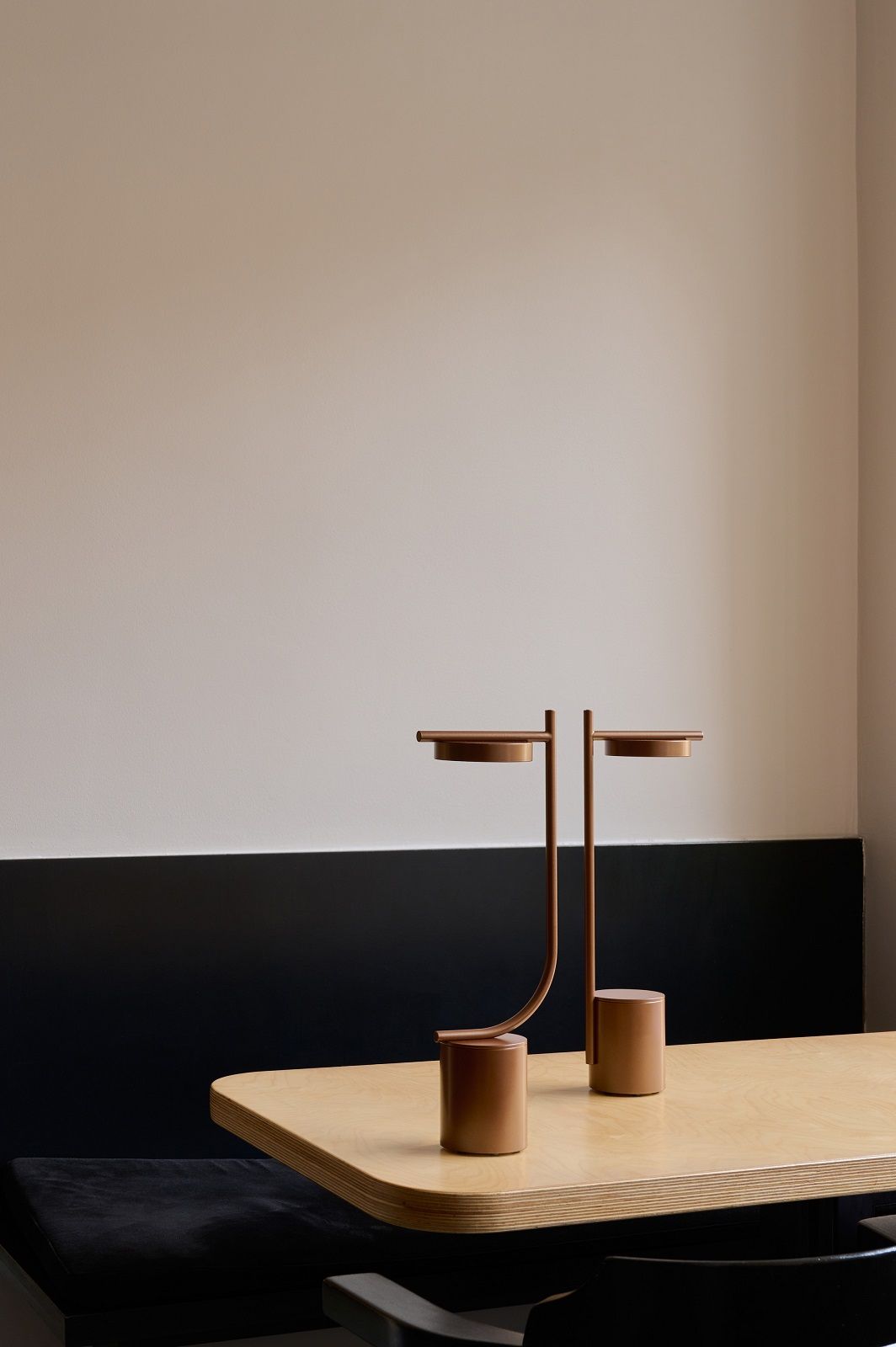 Igram Portable Table Lamp Shape J Lampe à batterie / lampe de table Grupa 