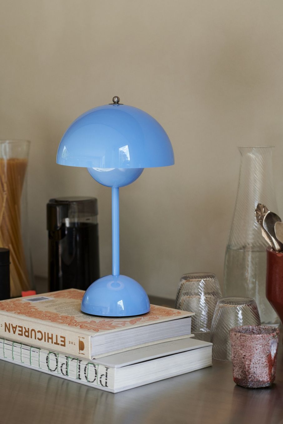 Flowerpot VP9 Portable Lampe à batterie / Lampe de table avec USB AndTradition Bleu de baignade