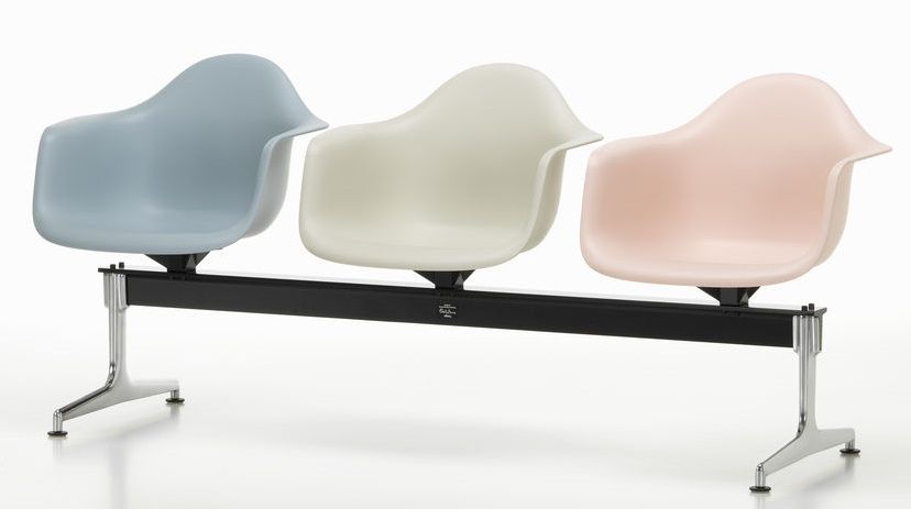Eames Plastic Armchair RE sur traverse Vitra