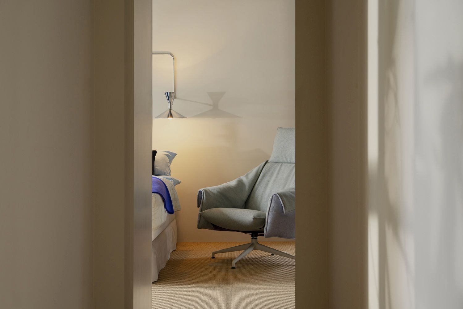 Bascule Fauteuil à dossier haut avec pouf Vitra