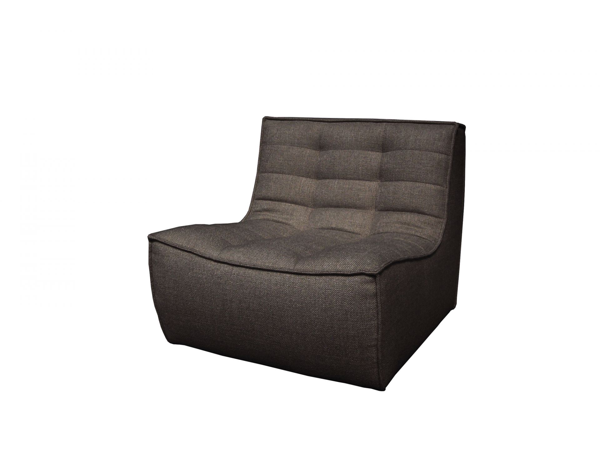 Dunkelgrauer Sessel N701 von Ethnicraft: Moderner Loungesessel mit Stoffbezug und quadratischer Form. Bequemes Sitzmöbel für Wohnzimmer.