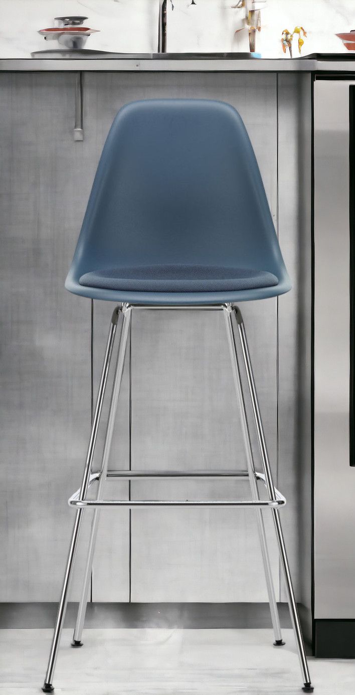 Eames Plastic Bar Stool Tabouret de bar haut avec coussin d'assise Vitra