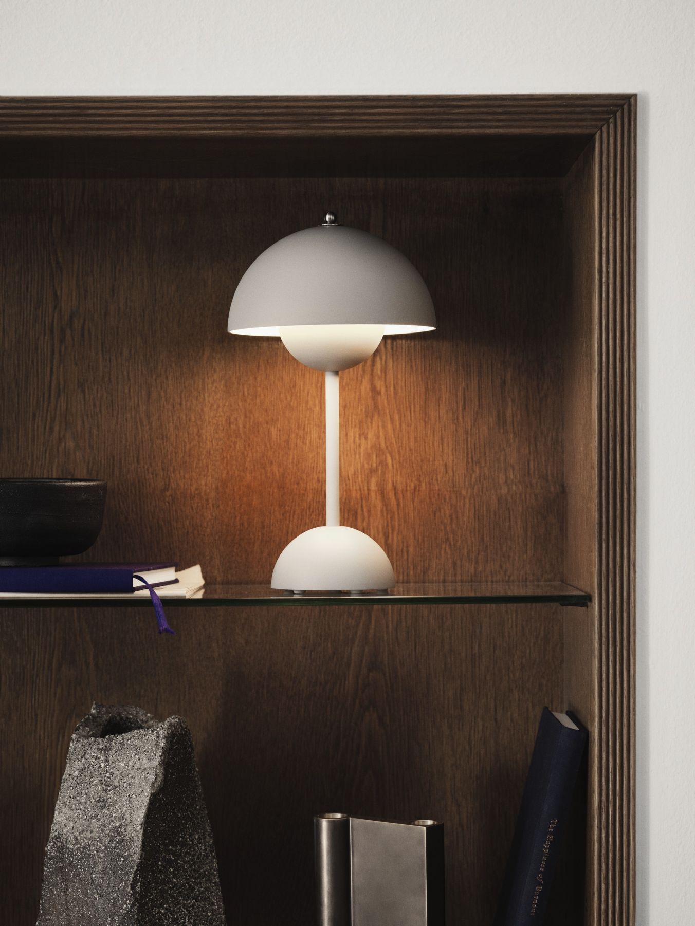 Flowerpot VP9 Portable Lampe à batterie / Lampe de table avec USB AndTradition Blanc matt