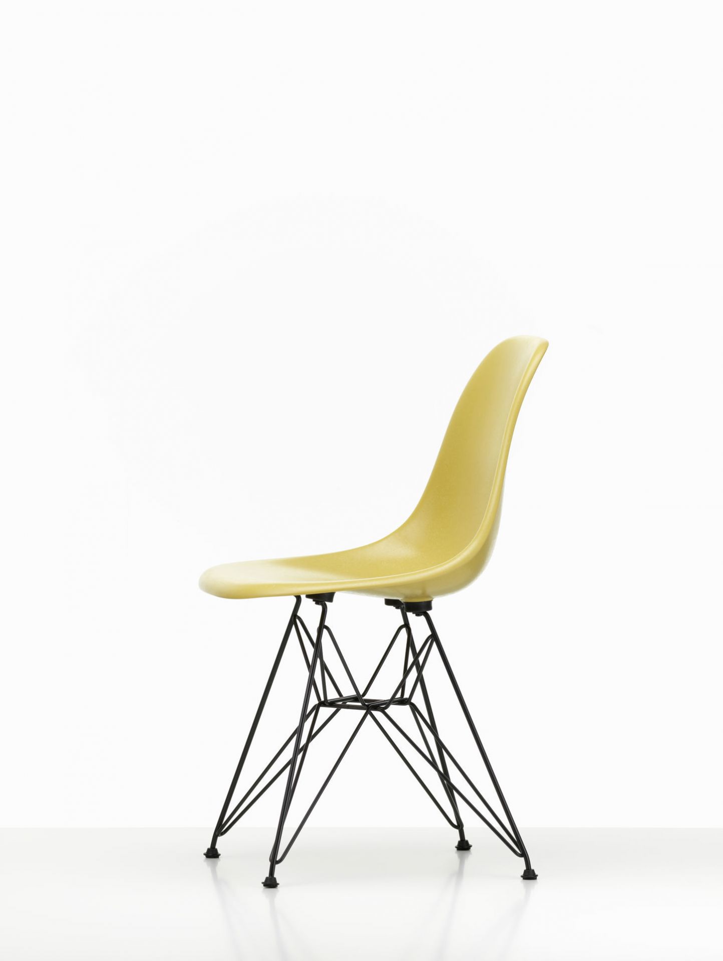 Eames Fiberglass Chair DSR chaise Vitra