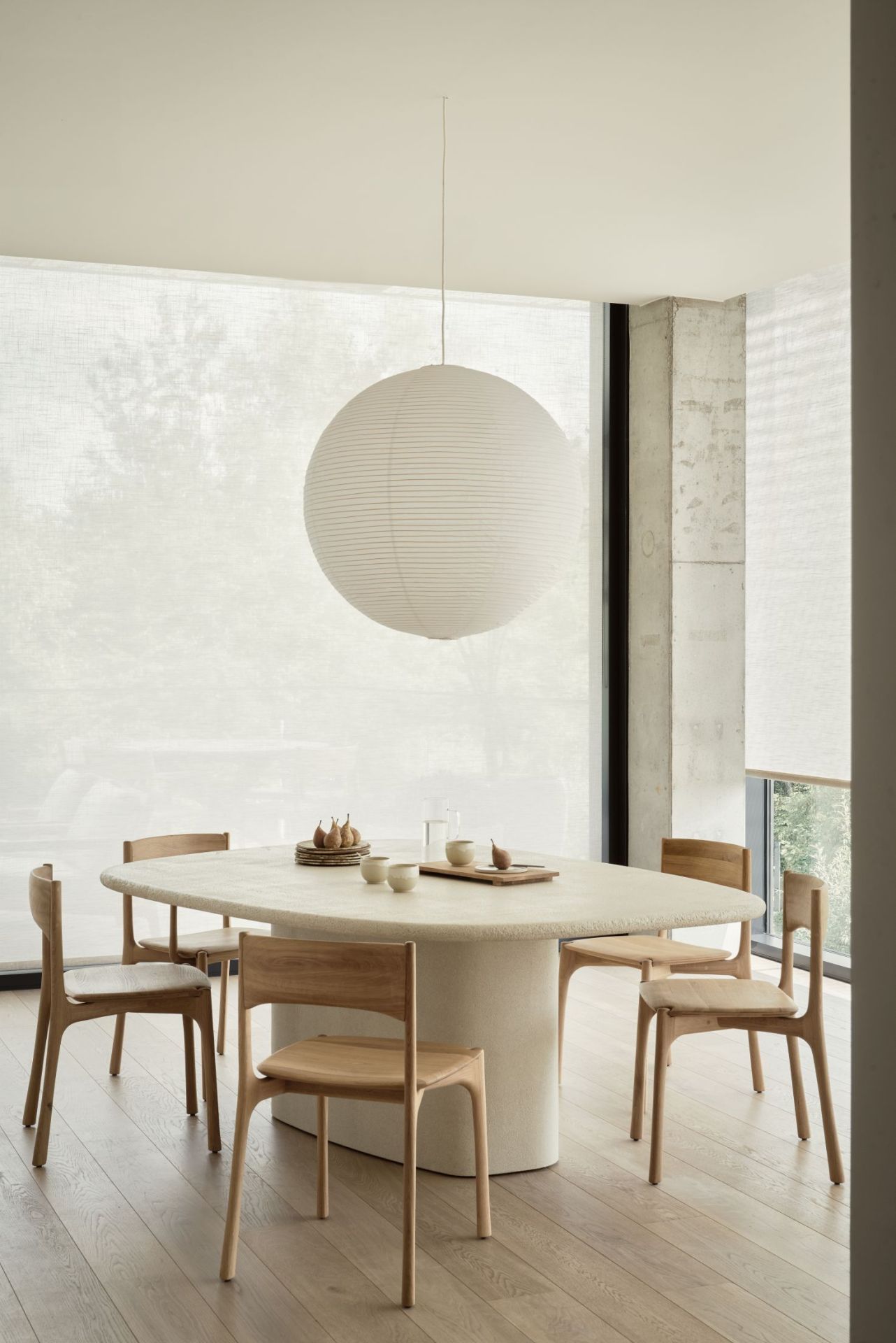 Elements Table à manger en forme de galet Ethnicraft