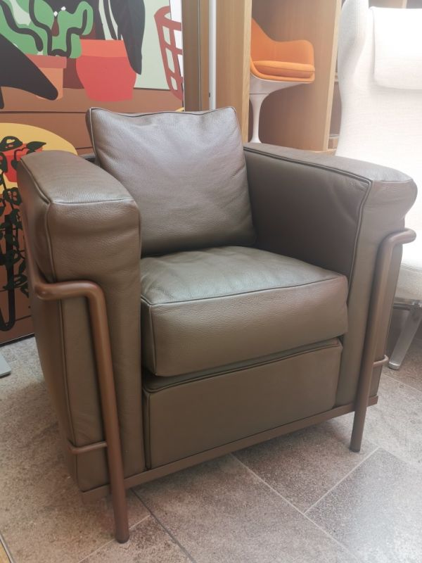 2 Fauteuil Grand Confort Petit Modèle Fauteuil Cassina PIÈCE D'EXPOSITION