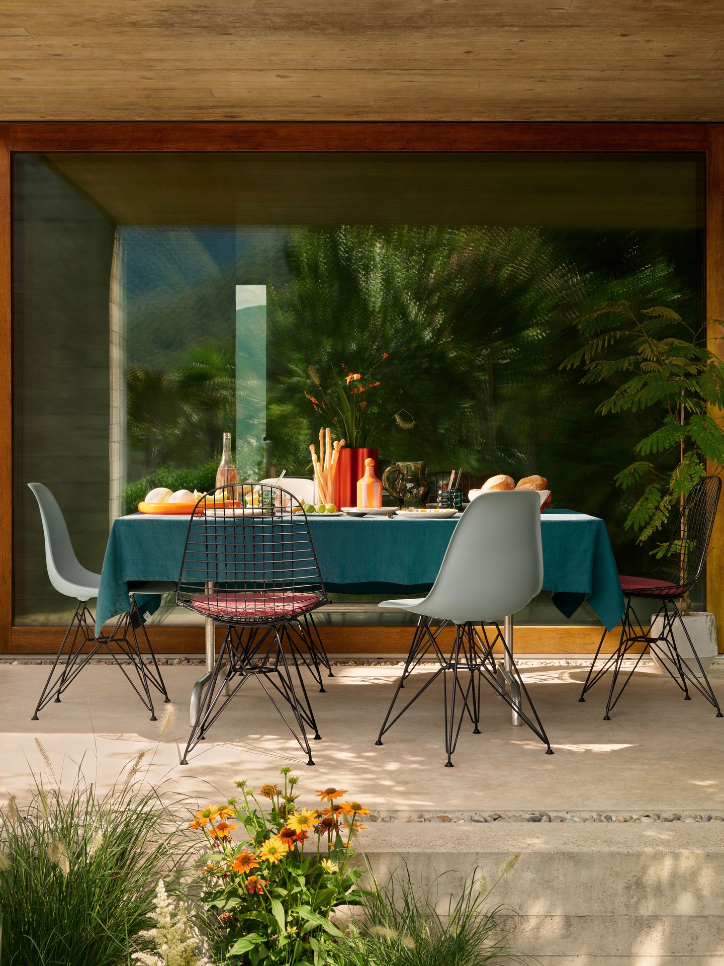 Eames Plastic Side Chair DSR chaise Vitra