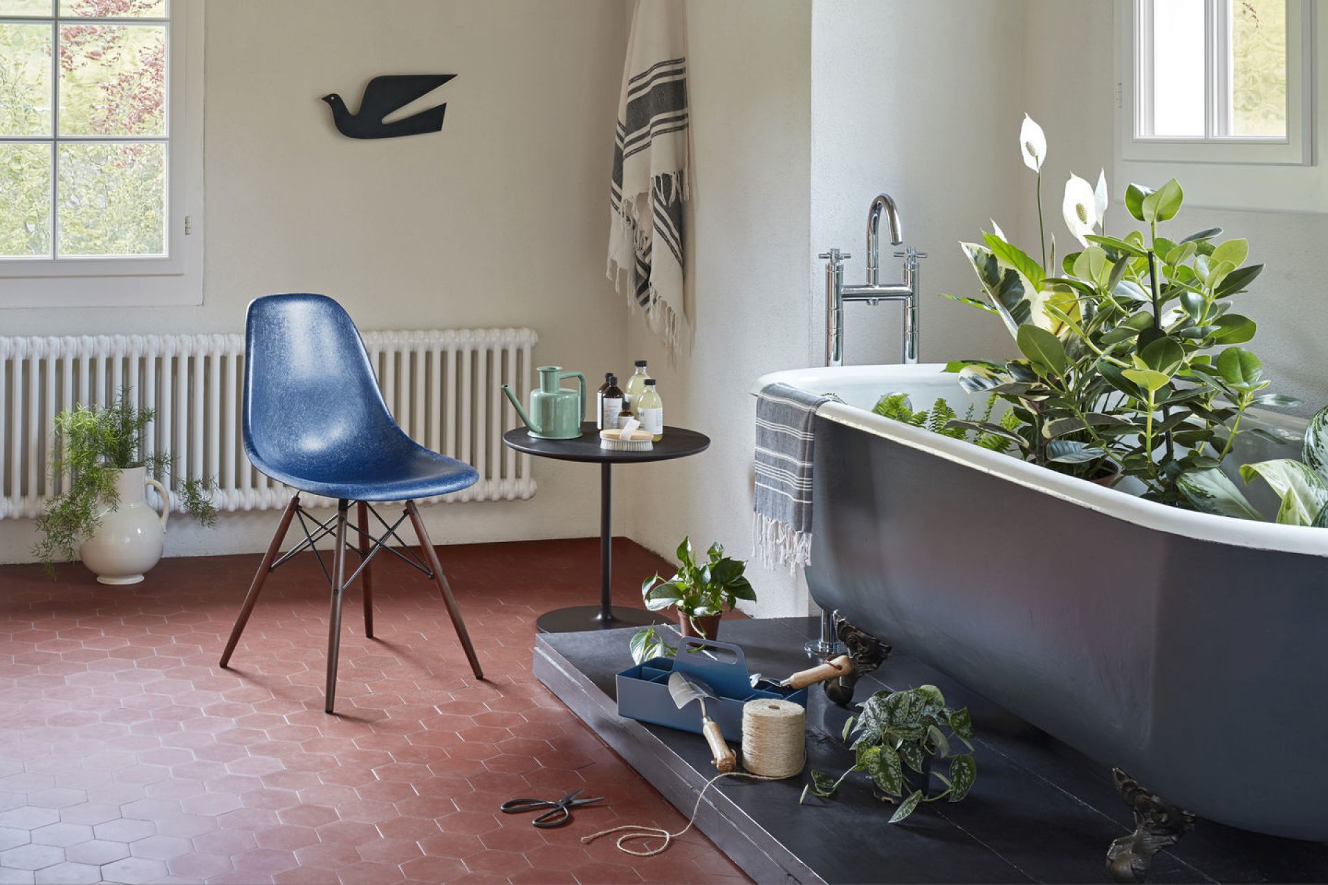 Eames Plastic Side Chair DSR Chaise Vitra Noir-Sea-blue
