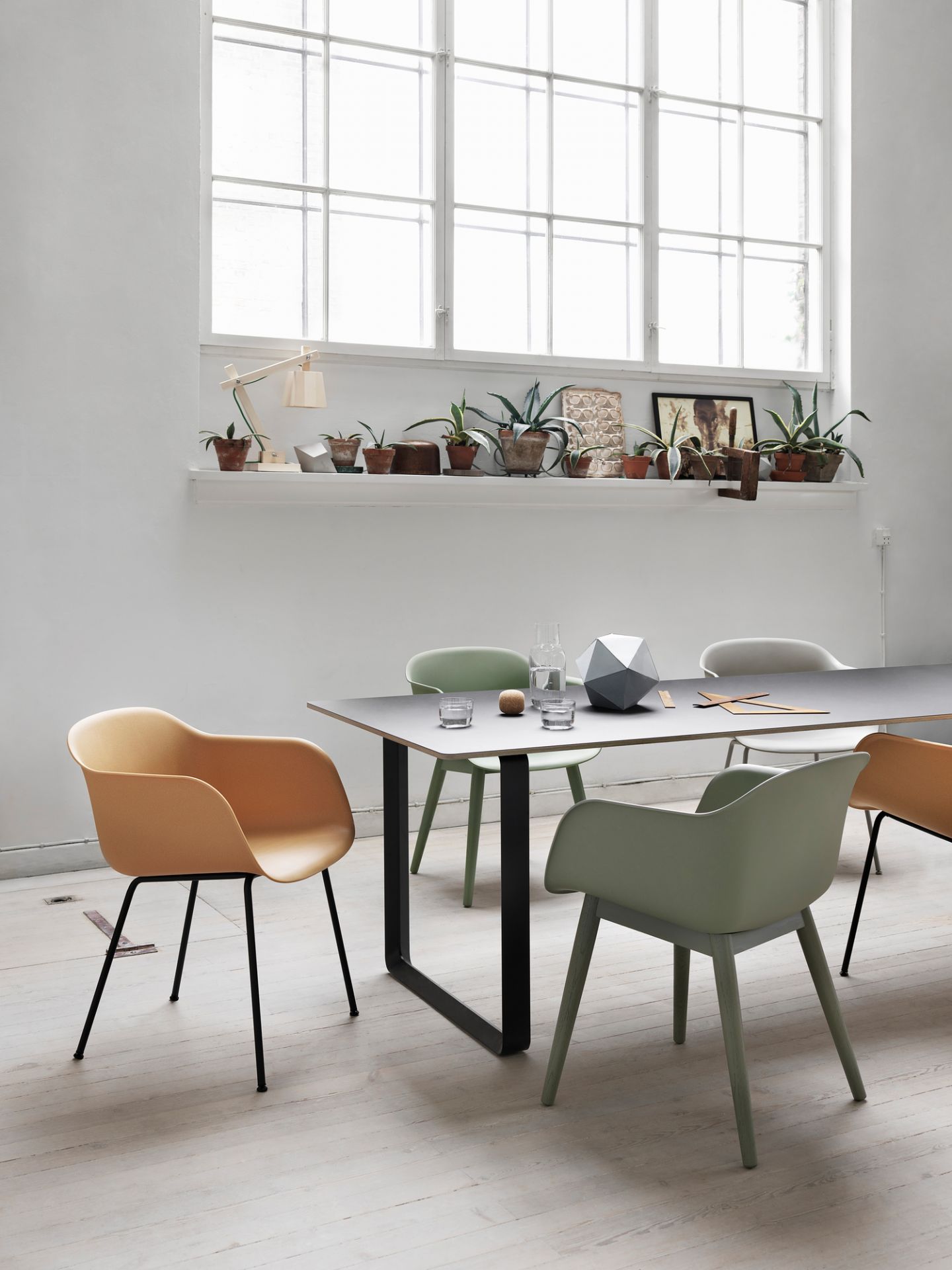 Fiber Armchair Tube Base Chaise Muuto