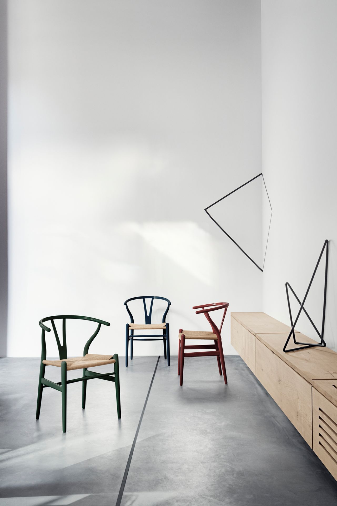CH24 Wishbone Chair Russet & Blues or Harmony Chaise Carl Hansen & Søn
