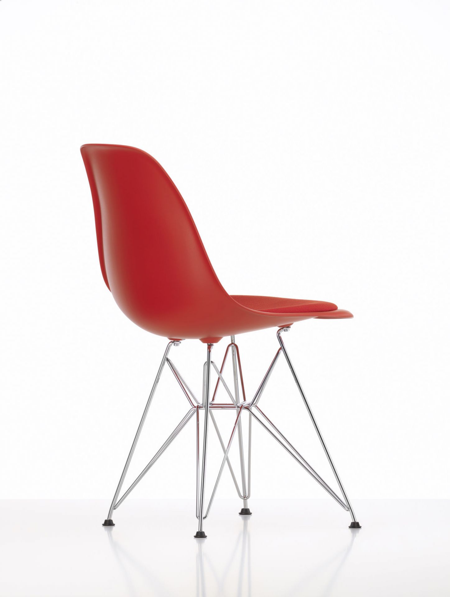 Eames Plastic Side Chair DSR chaise avec coussin d'assise Vitra