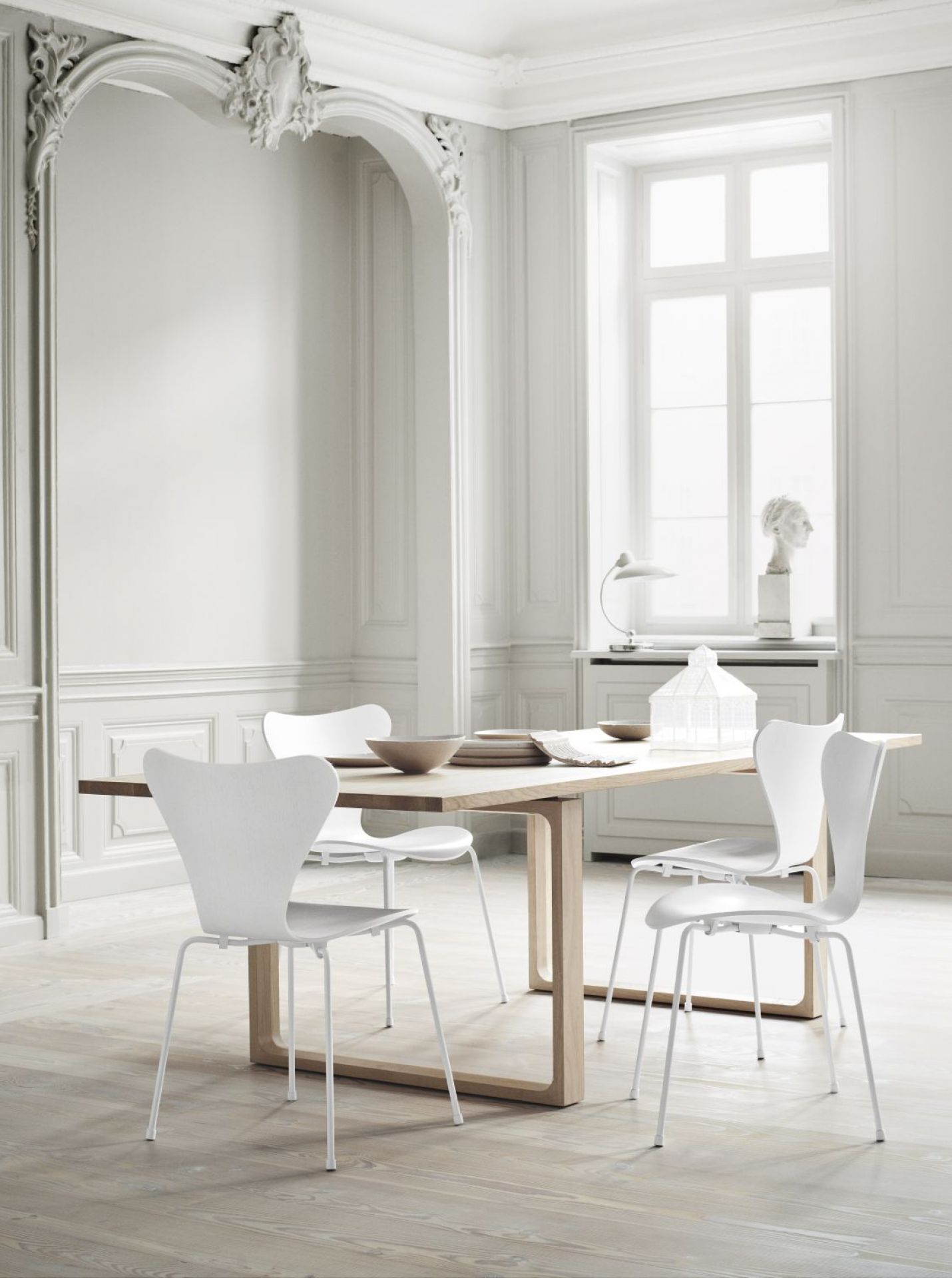 Essay Table Fritz Hansen QUICK SHIP