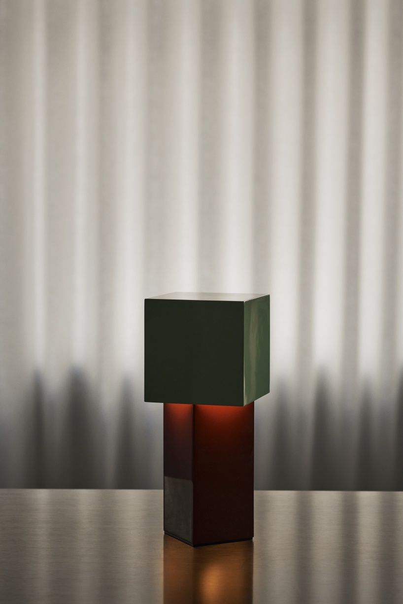 Pivot ATD7 Lampe de table portable / lampe à batterie AndTradition