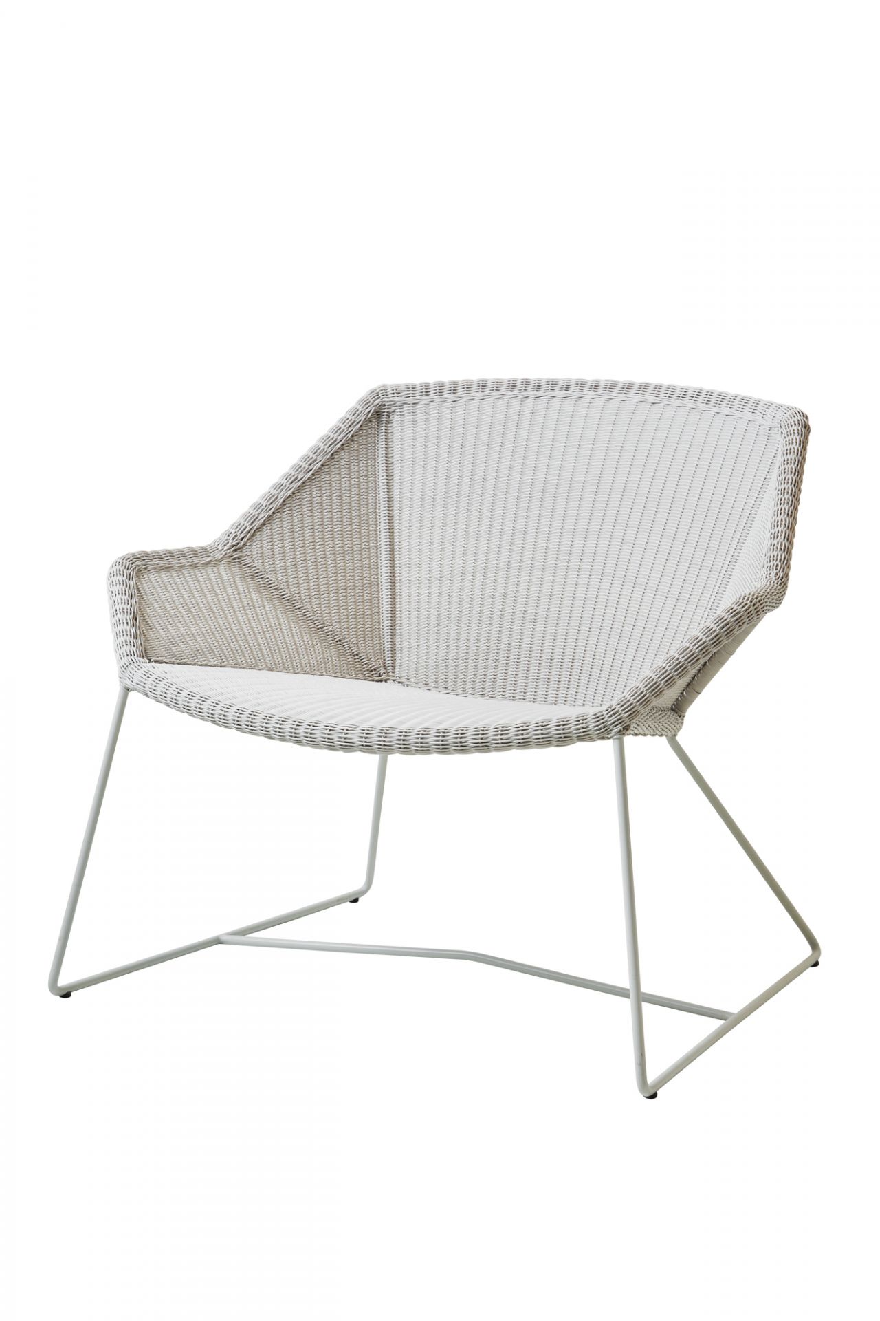 Breeze Loungesessel von Cane-Line, weiß-grau, aus wetterfestem Rattan für den Garten.