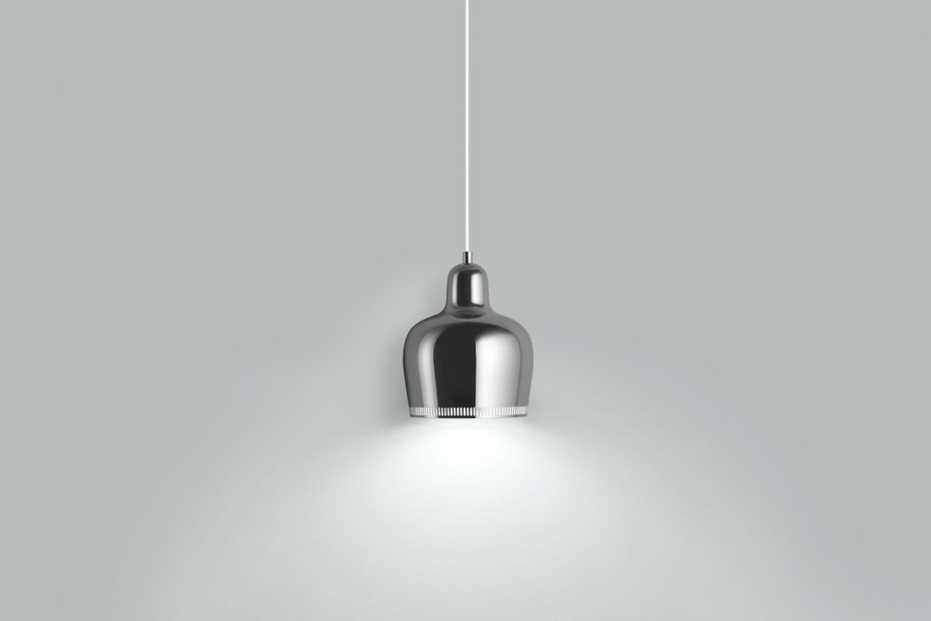 A330S Golden Bell Pendant light Lampe de suspendue Artek Chromé-Blanc A330S Golden Bell Pendelleuchte in Chrom-Weiss: Elegante Hängelampe für stilvolle Beleuchtung im Wohnraum.