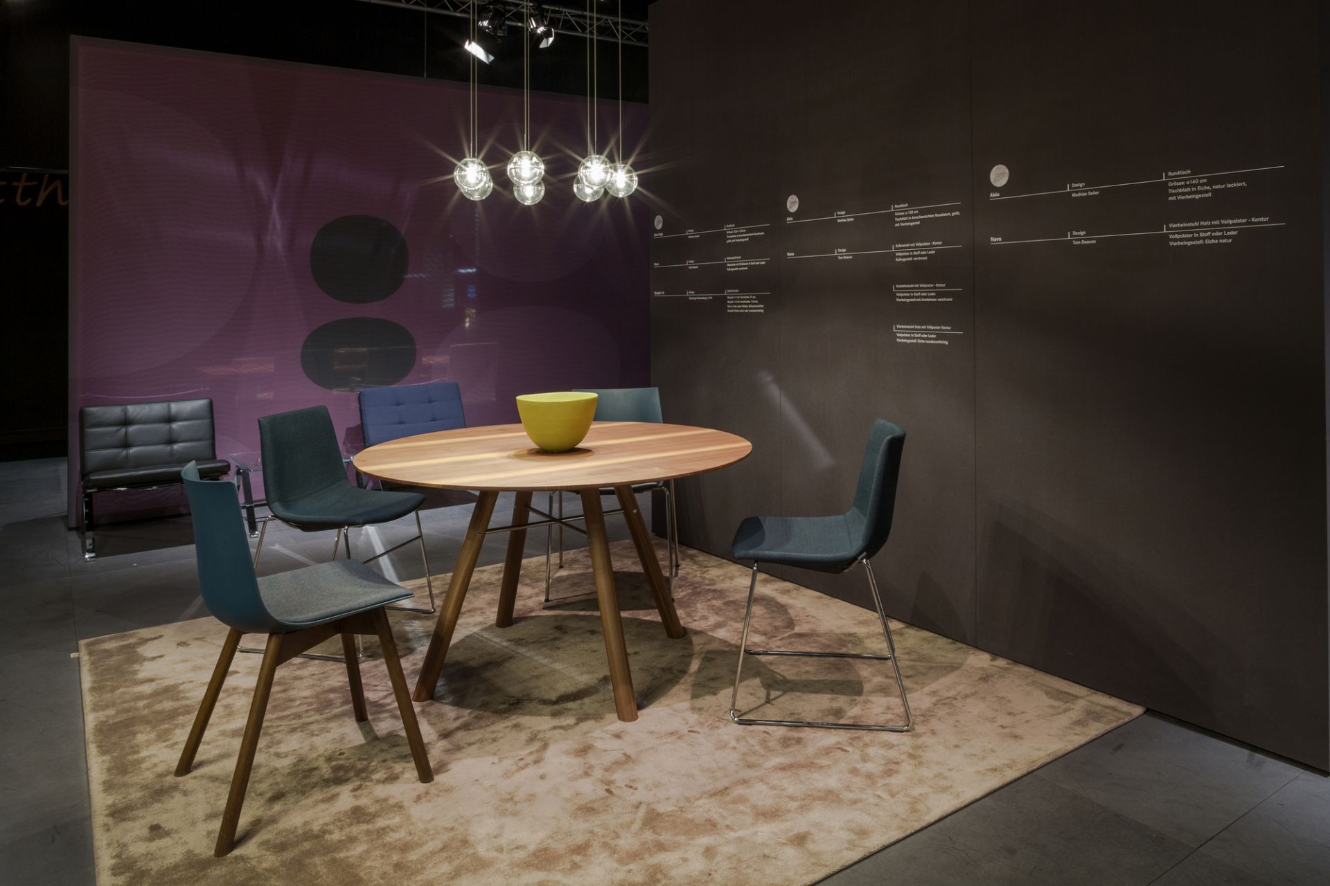Akio Table ronde Girsberger