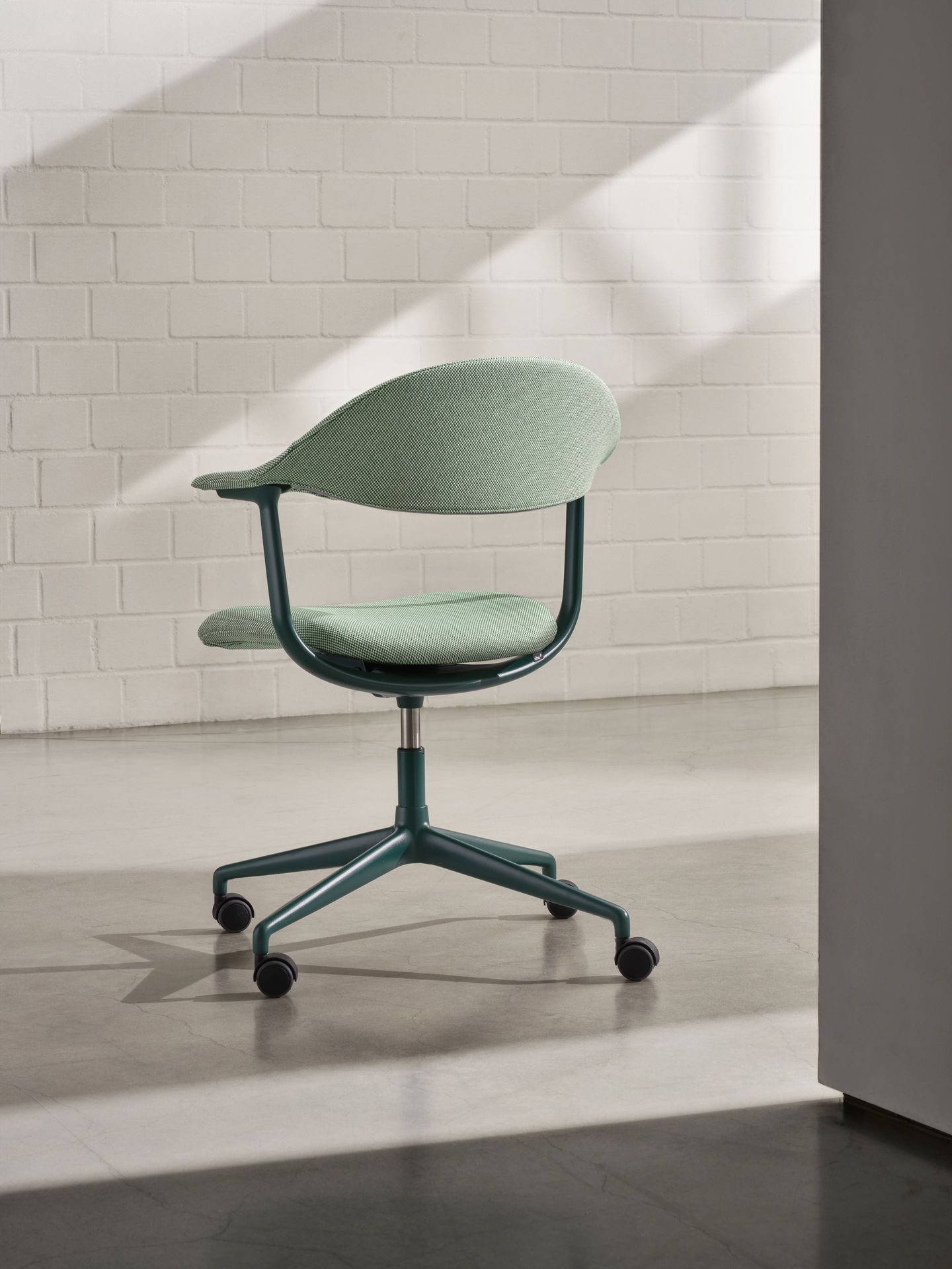 Mynt dossier et assise plastique Chaise de bureau Vitra