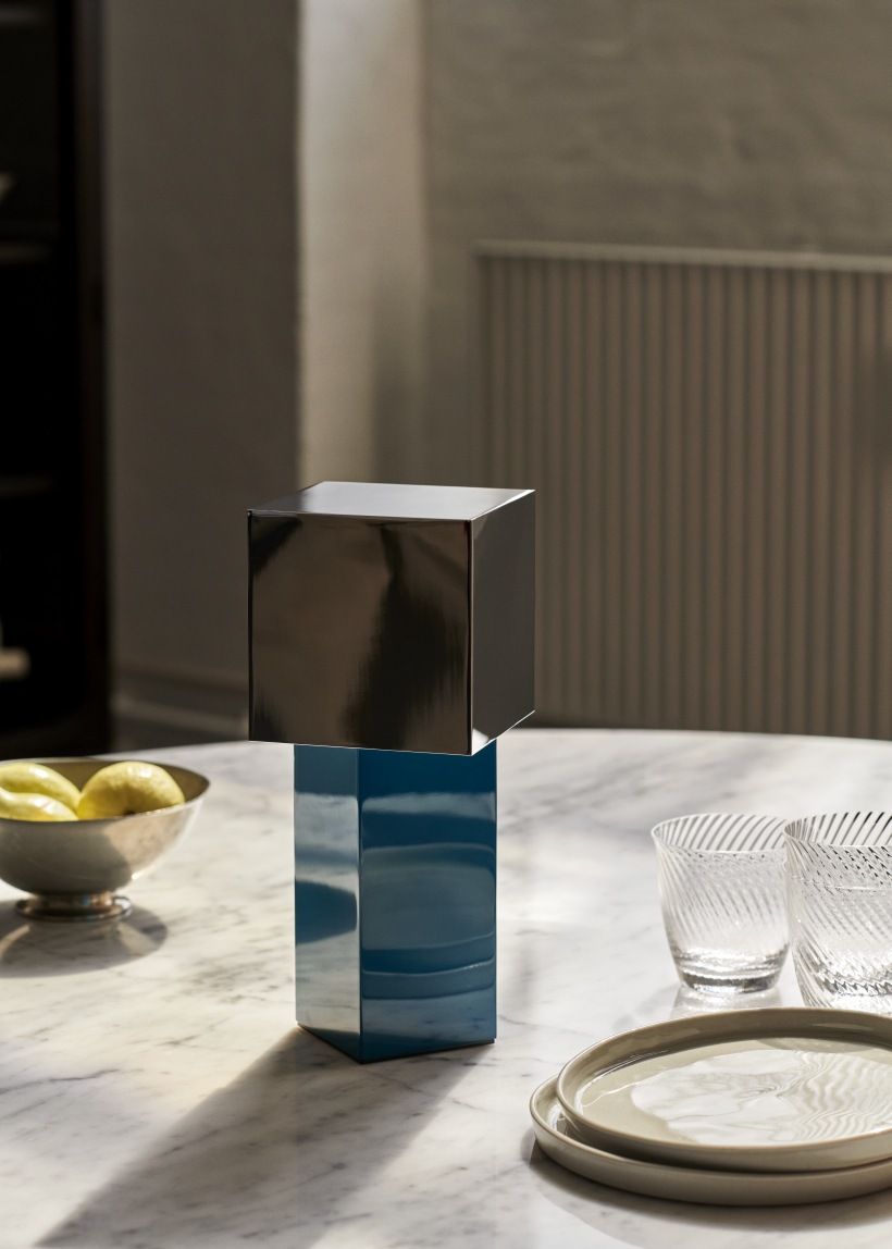 Pivot ATD7 Lampe de table portable / lampe à batterie AndTradition