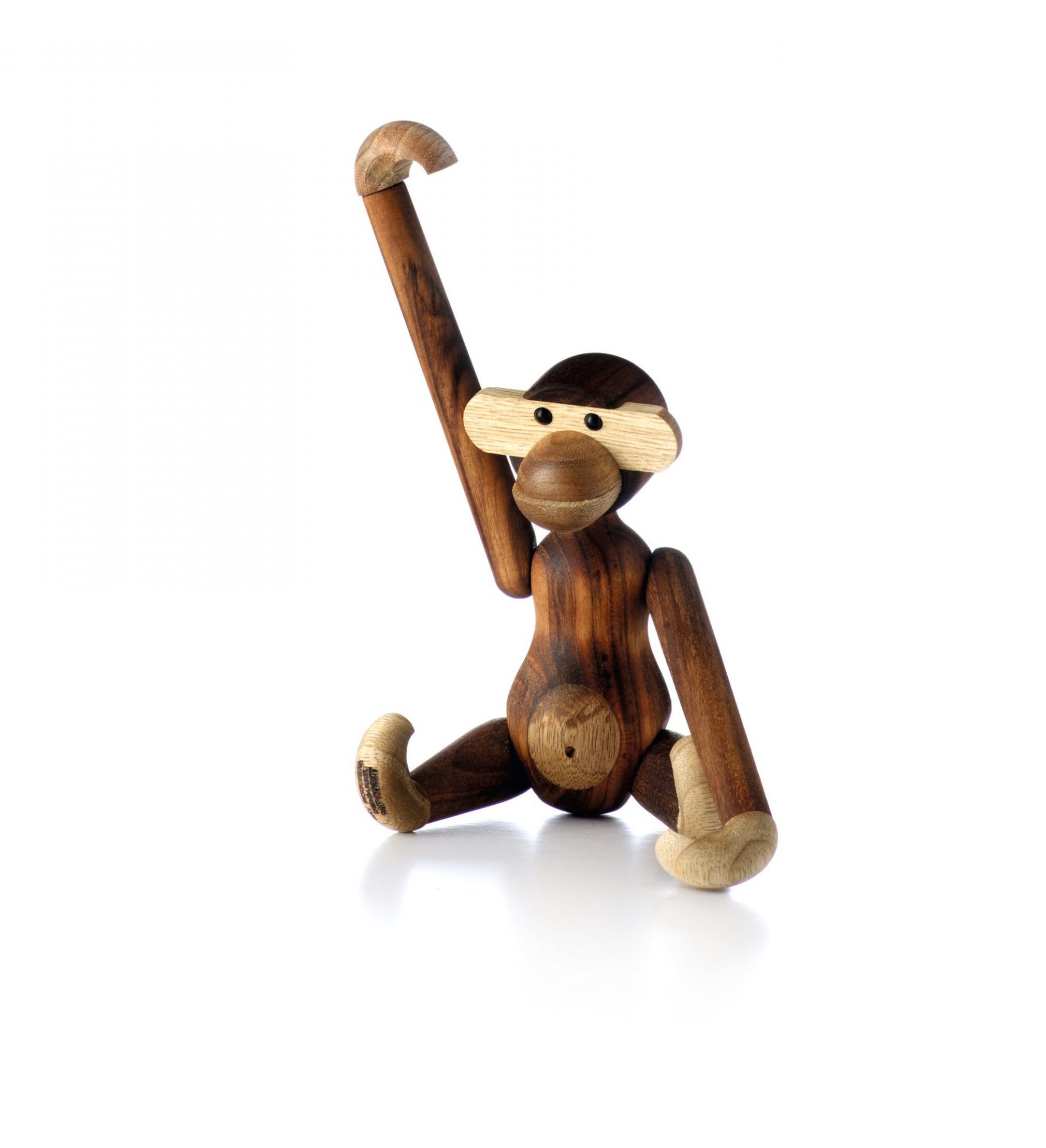 Detailaufnahme des Kay Bojesen Affen aus Teakholz, eine dekorative Holzfigur für Kinderzimmer.
