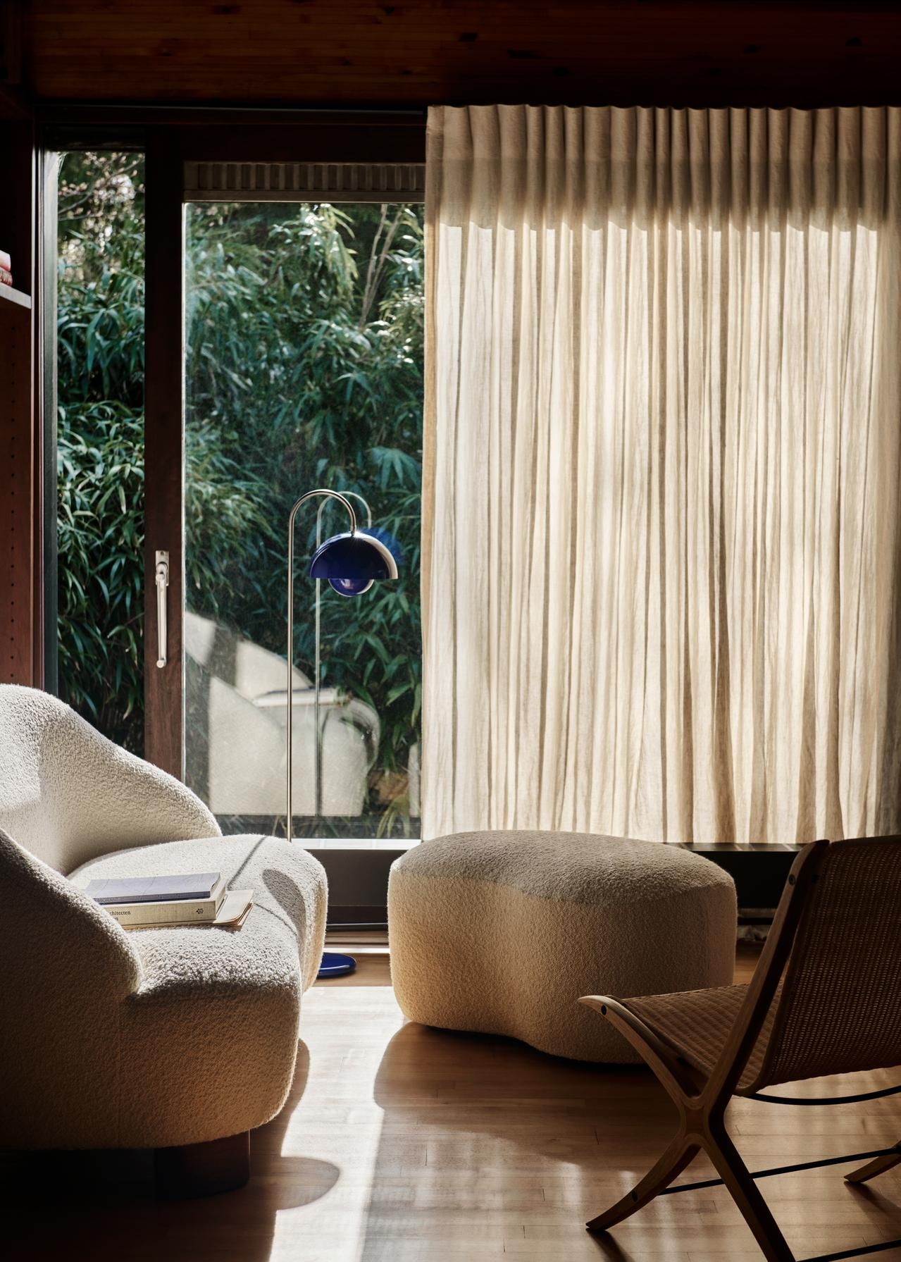 Flowerpot VP12 Floor lamp Lampadaire AndTradition