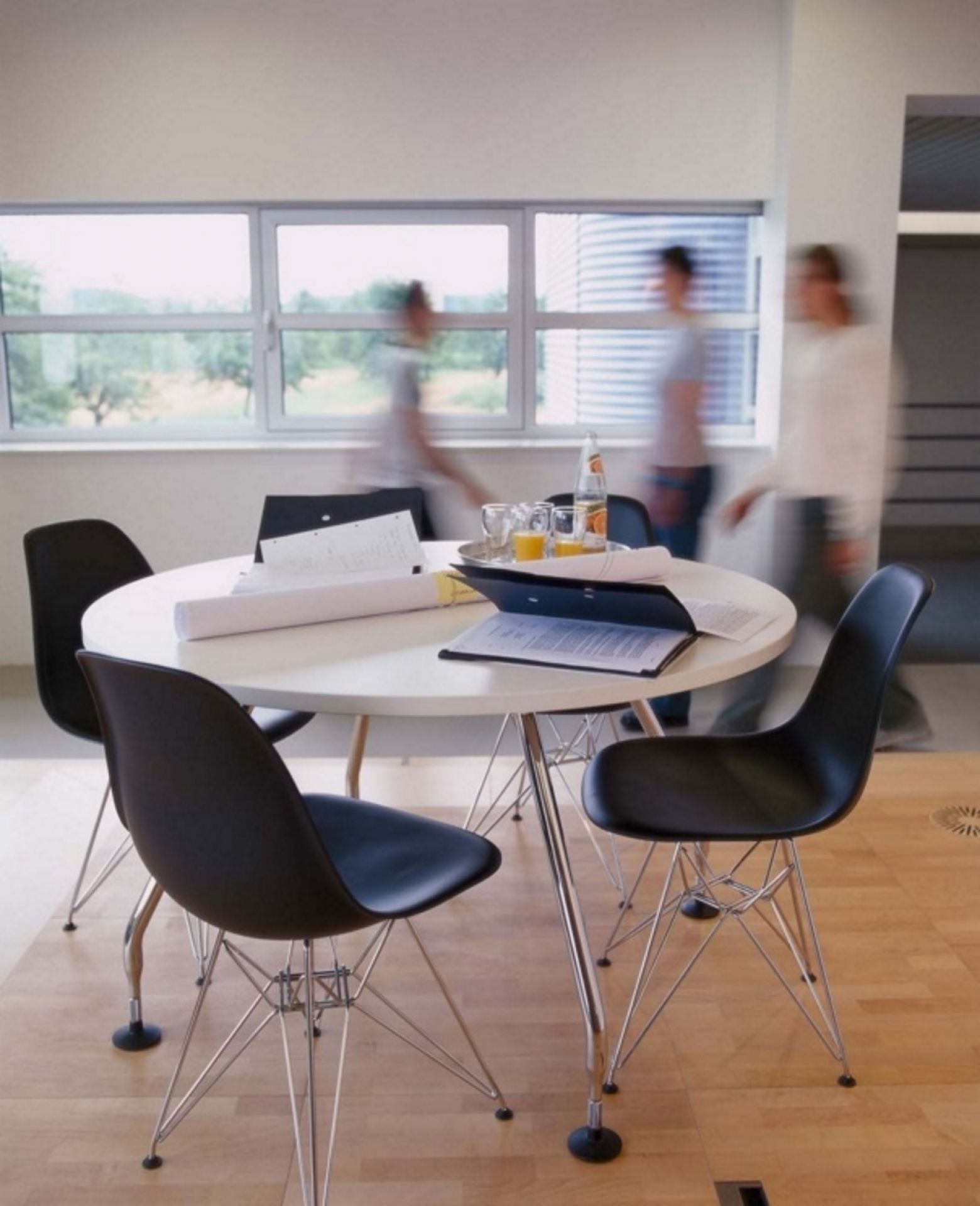 Eames Plastic Side Chair DSR Stuhl Vitra-Classic rot-Basic dark Eames Plastic Side Chair DSR Stuhl Vitra-Classic rot-Basic dark