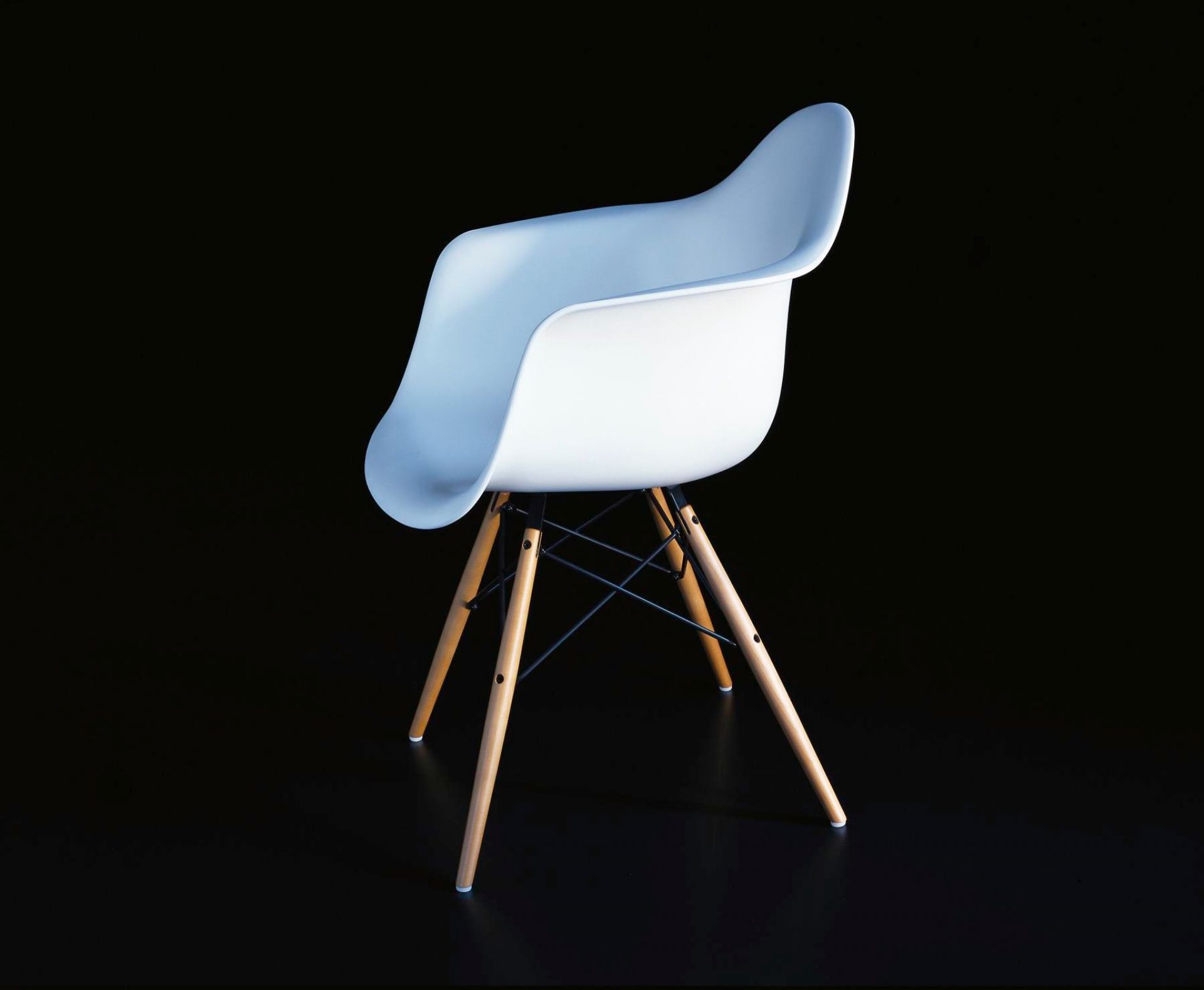 Eames Plastic Arm Chair DAW Stuhl Vitra - QUICK SHIP-Ahorn gelblich-Ocean Eames Plastic Arm Chair DAW Stuhl Vitra - QUICK SHIP-Ahorn gelblich-Ocean