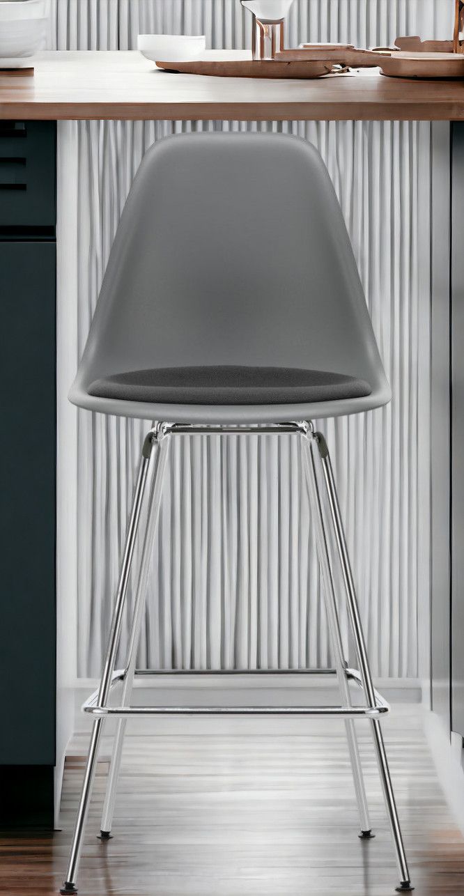 Eames Plastic Bar Stool Tabouret de bar moyen avec coussin d'assise Vitra