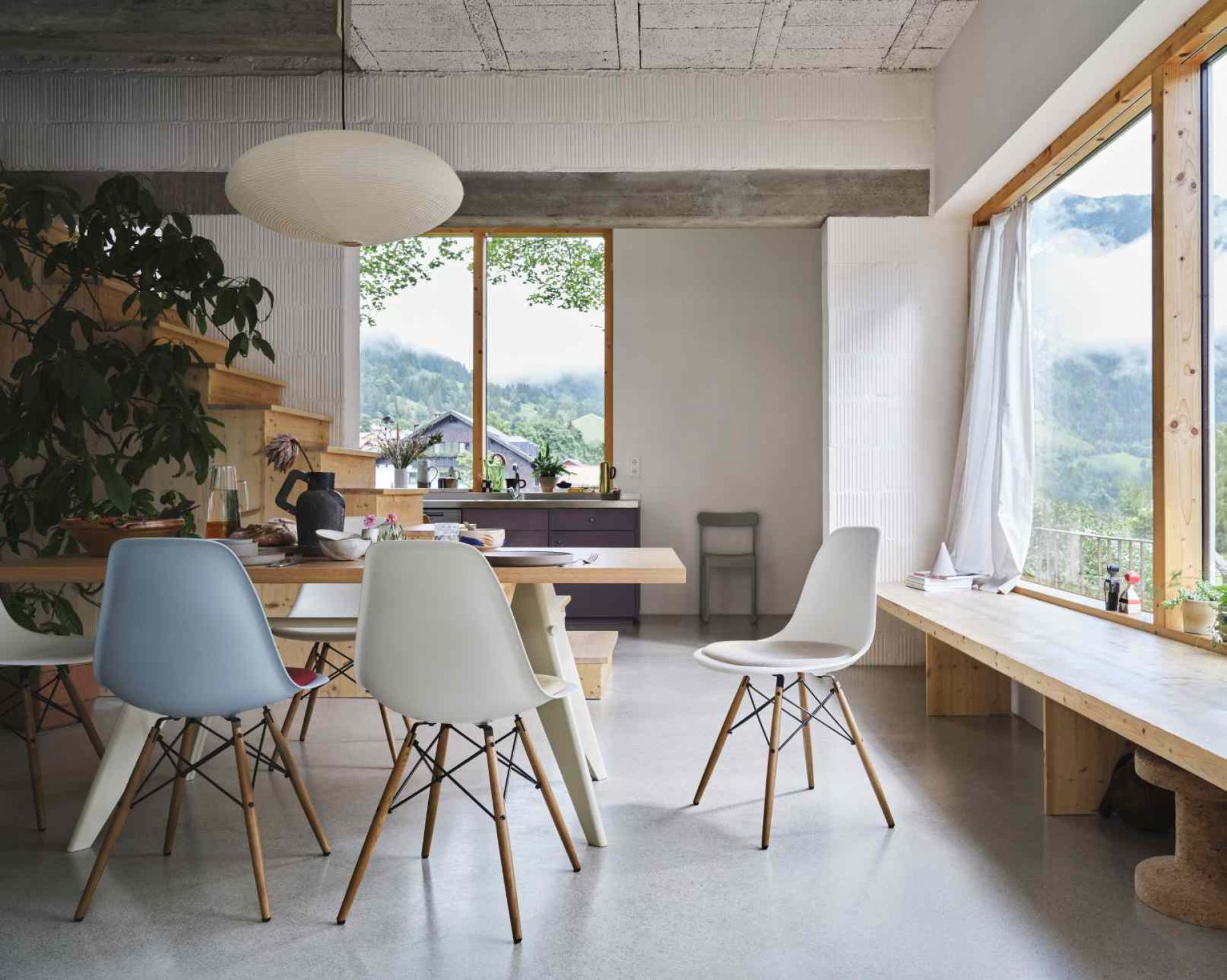 Eames Fiberglass Chair DSW chaise avec coussin d'assise Vitra