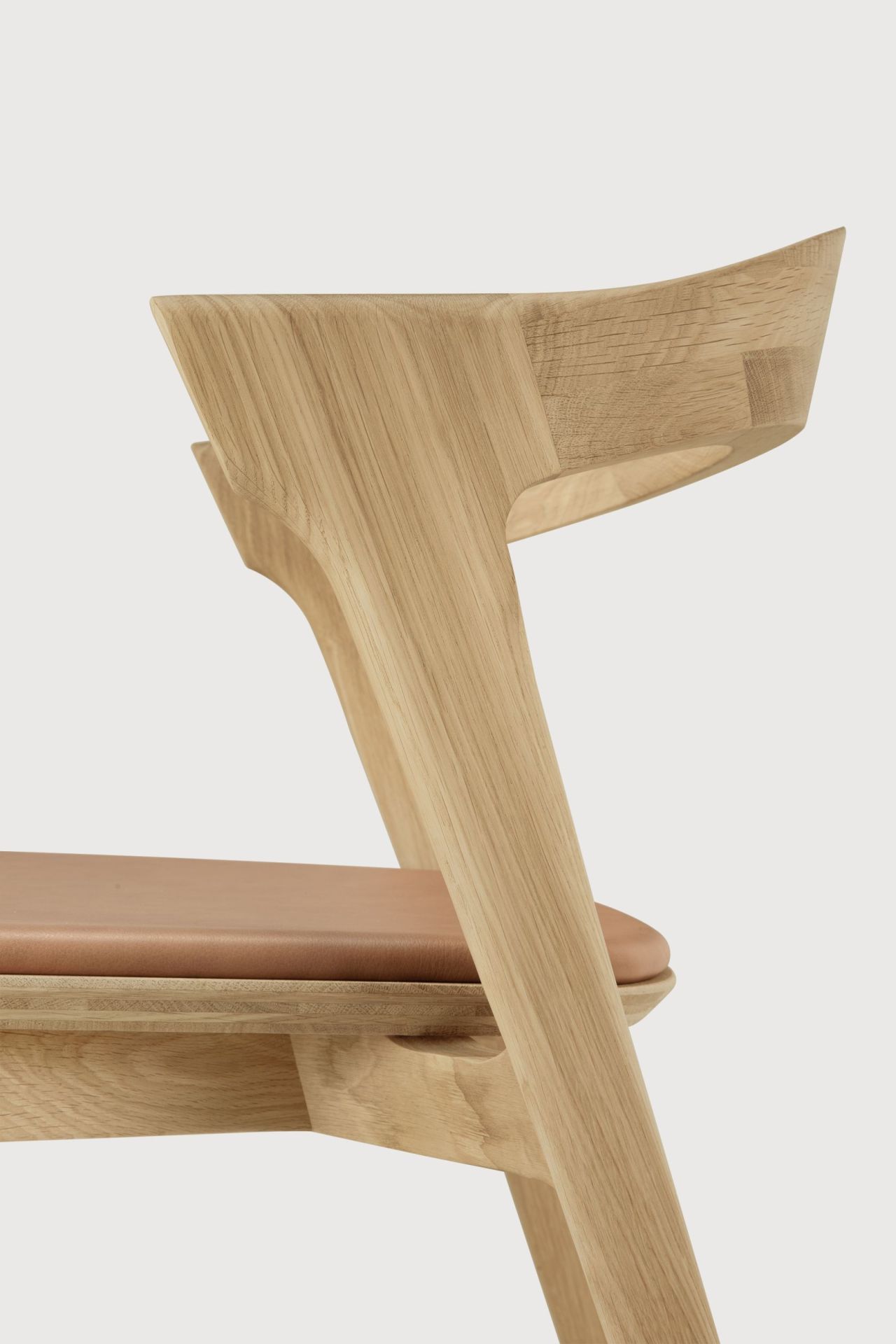 Chaise Bok chêne laqué - cuir Sienna Ethnicraft