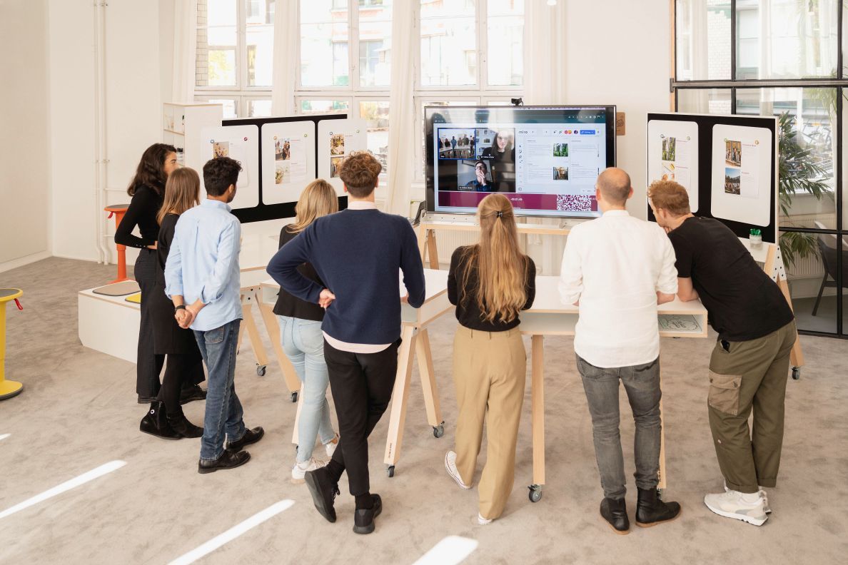What if We Fly Taskboard L 120 cm Tableau blanc moyen mur média Interstuhl