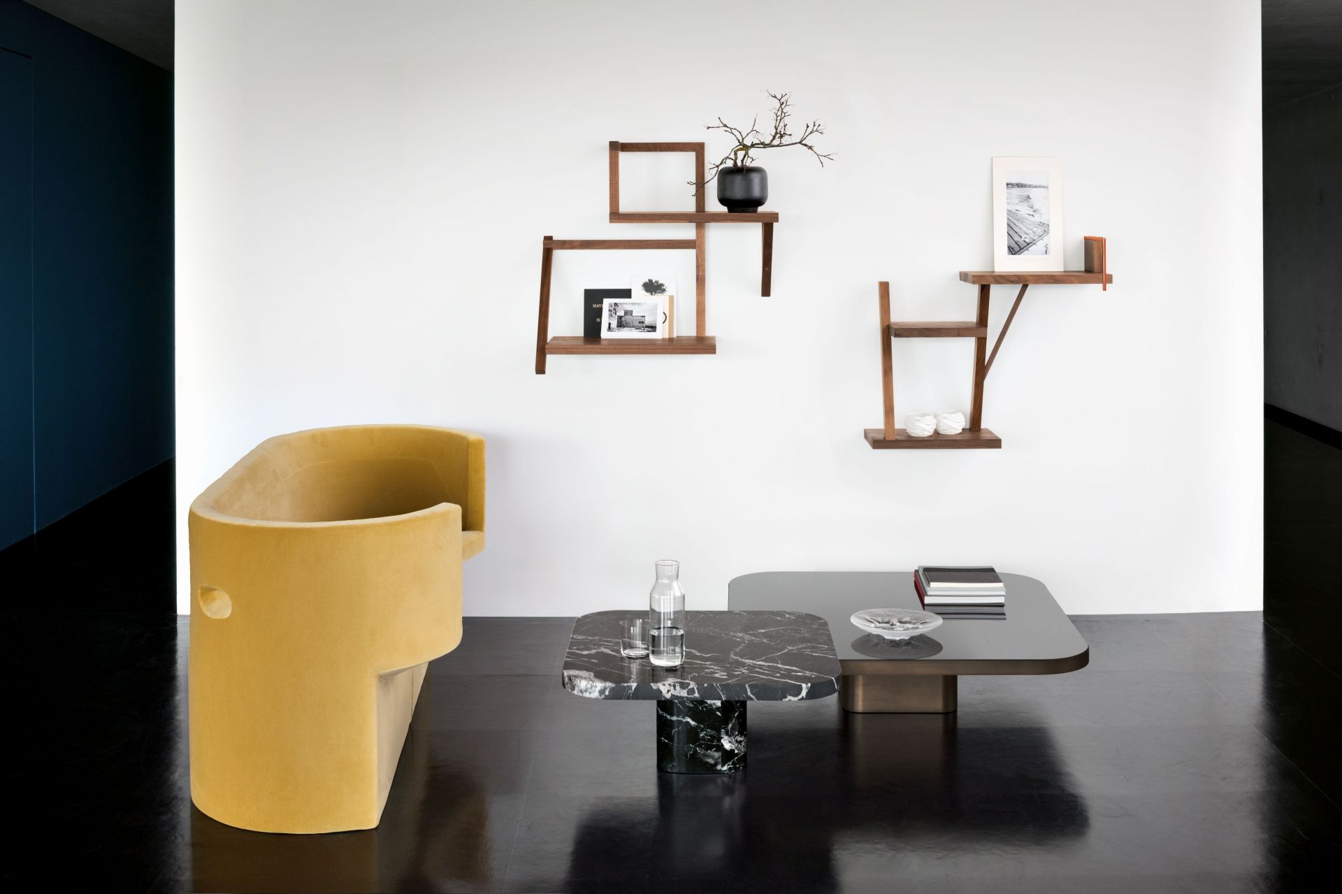 Taidgh étagère murale C noyer ClassiCon