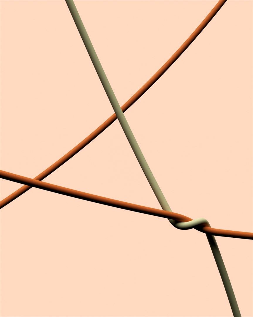 Abstrakte Nahaufnahme von hellgelben und braunen Kabeln, die sich kreuzen; Muuto Unfold Pendelleuchte im Hintergrund.