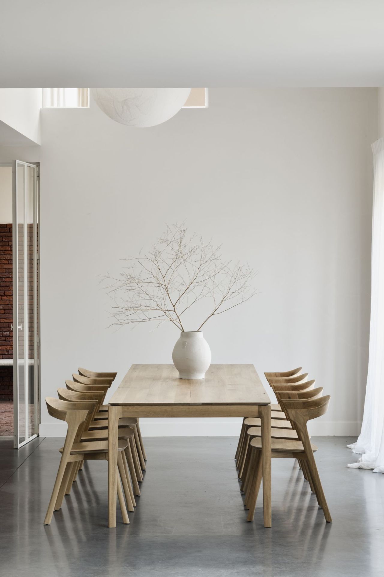 Bok table à rallonges chêne verni L120-180cm Ethnicraft