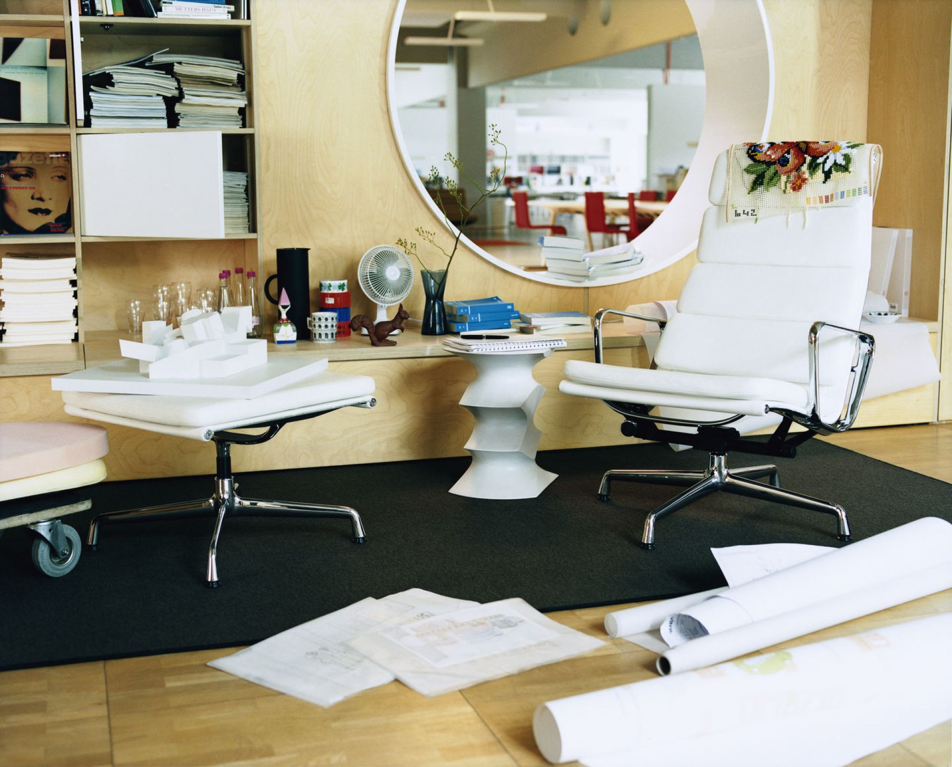 Soft Pad Chair EA223 / EA 223 Tabouret Vitra