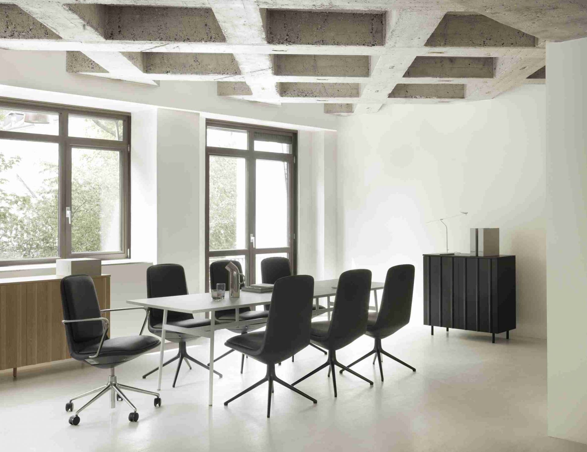 Off Chair Low 4L Basse Chaise de réunion Normann Copenhagen