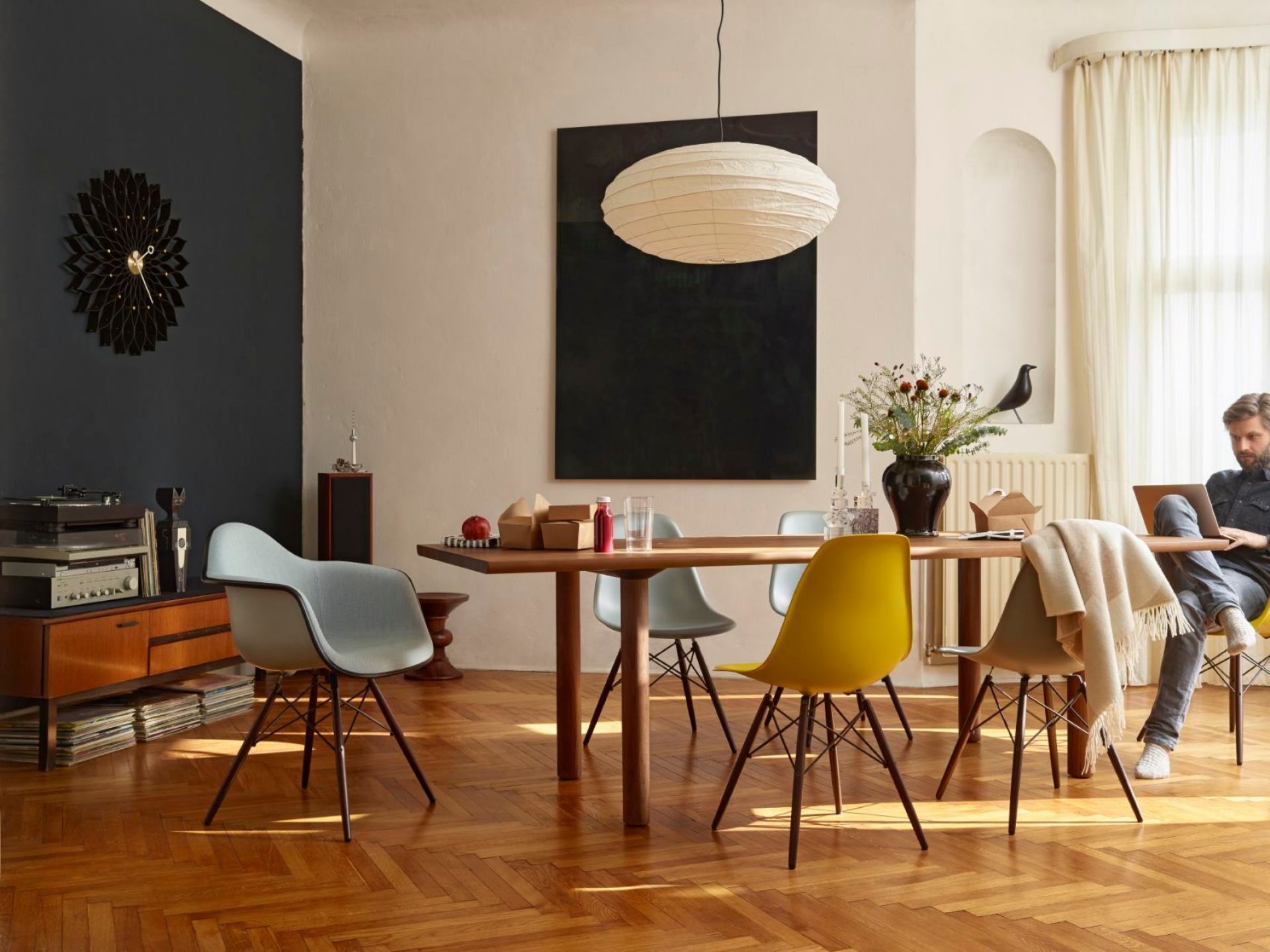 Eames Plastic Arm Chair DAW Stuhl Vitra - QUICK SHIP-Ahorn gelblich-Ocean Eames Plastic Arm Chair DAW Stuhl Vitra - QUICK SHIP-Ahorn gelblich-Ocean