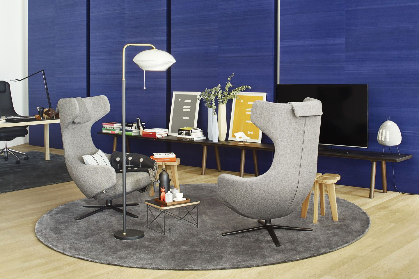 Fauteuil et repose-pieds Grand Repos combinaison préférée Vitra Cosy Kieselstein 40 cm