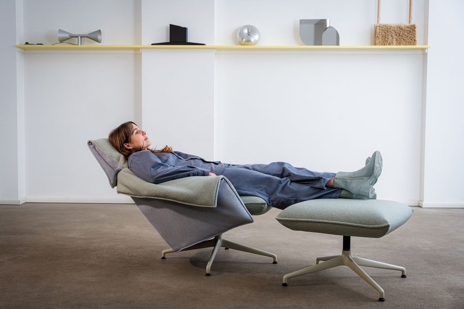 Bascule Fauteuil à dossier haut avec pouf Vitra