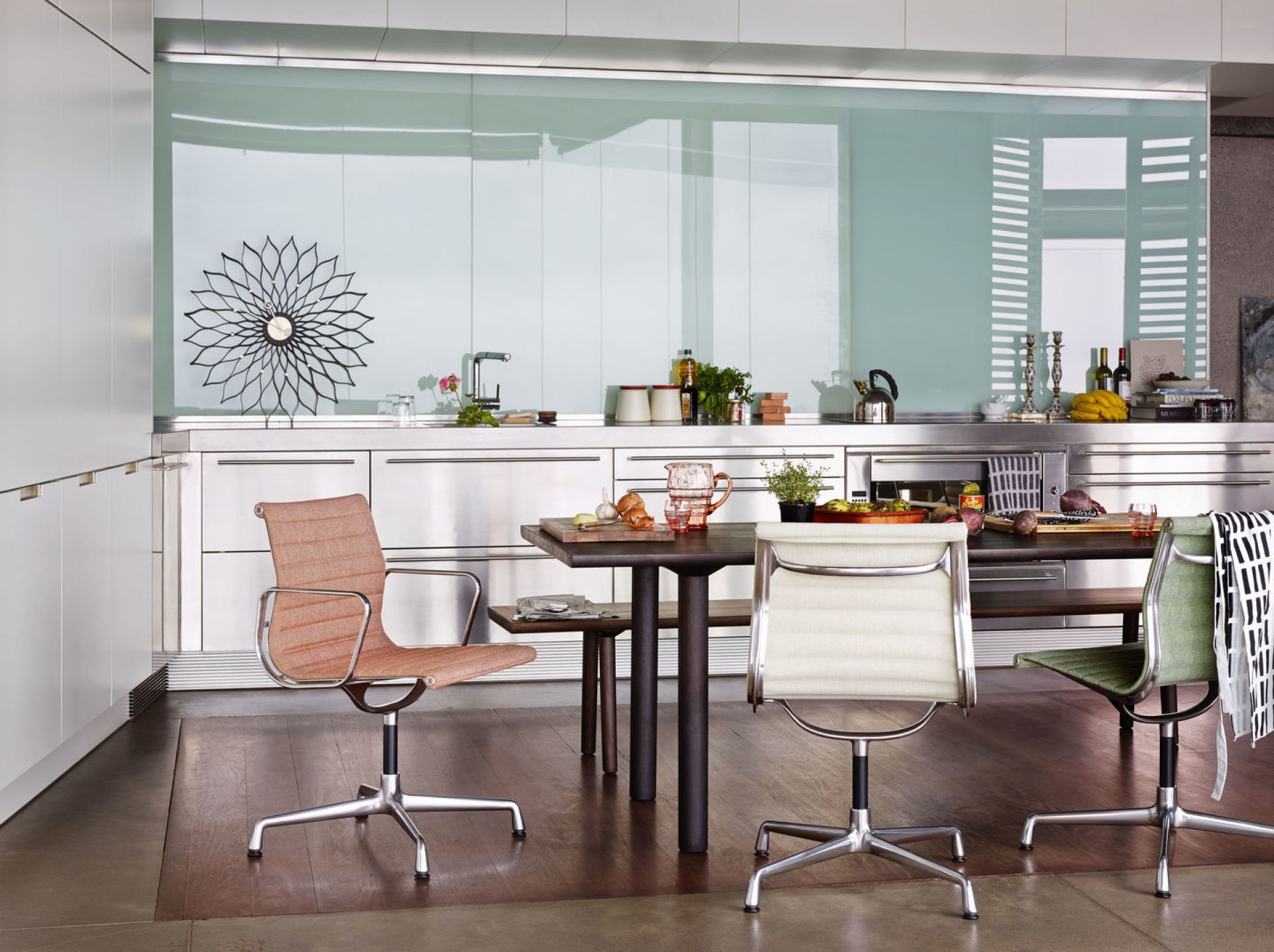 Aluminum Chair EA 104 / EA104 Chaise Vitra