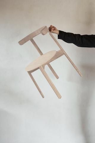 Chaise Lunar chêne Form & Refine