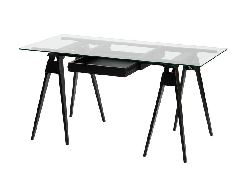 Arco Desk Tisch von Design House Stockholm mit Glasplatte und schwarzem Gestell.