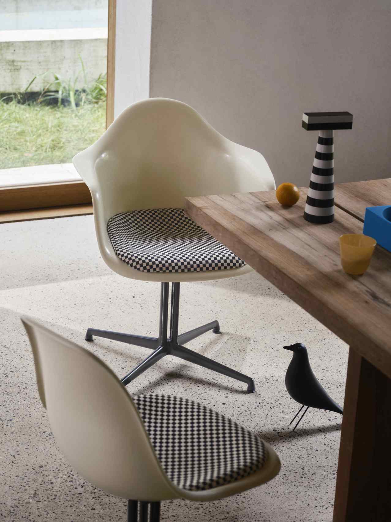 Eames House Bird sculpture frêne noir Vitra NOUVELLE VERSION