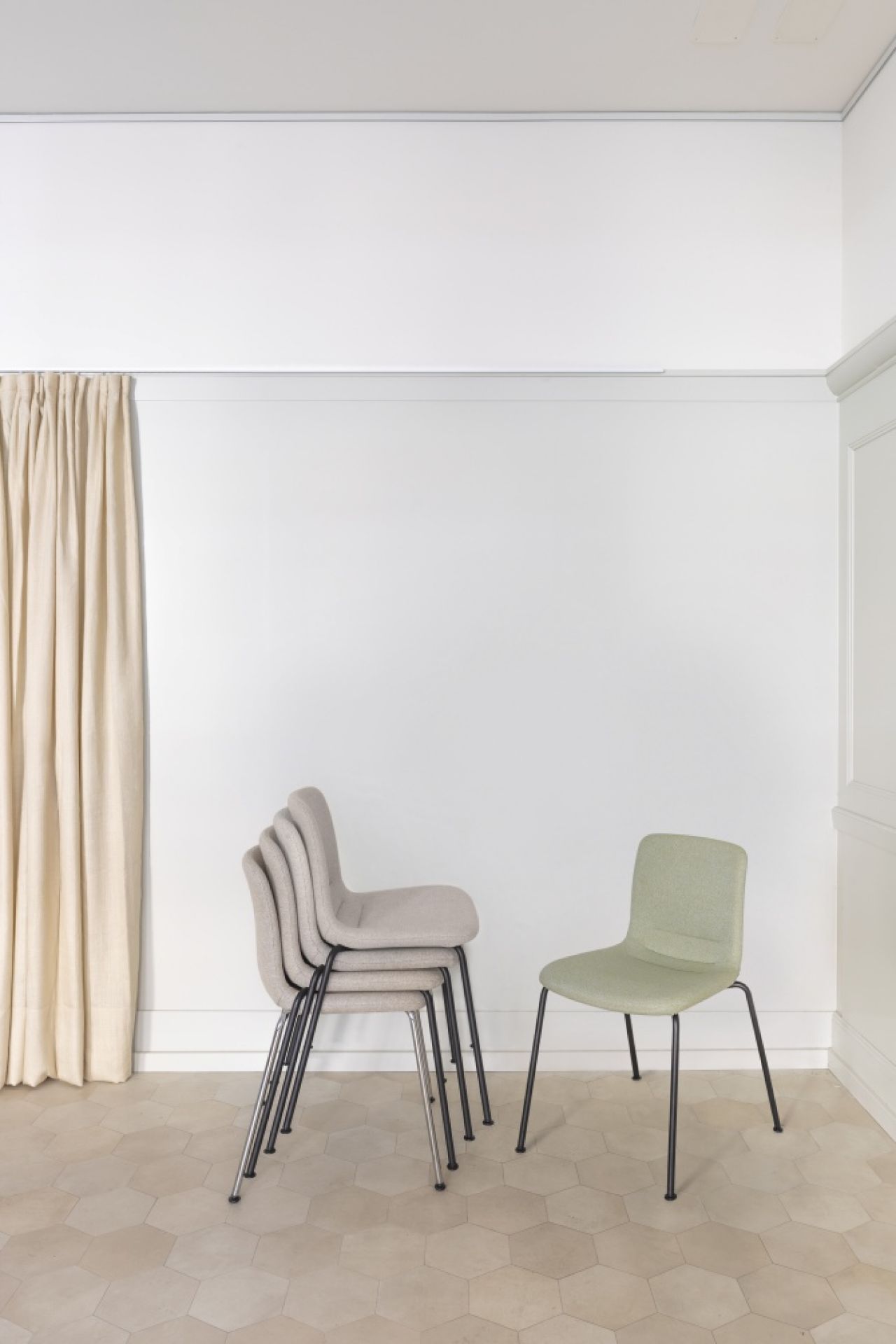 Hal Soft Tube Chaise Empilable Vitra 